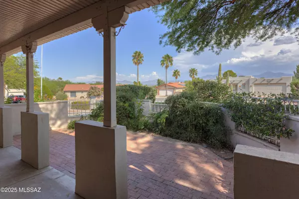 22 W Calle Frambuesa, Green Valley, AZ 85614