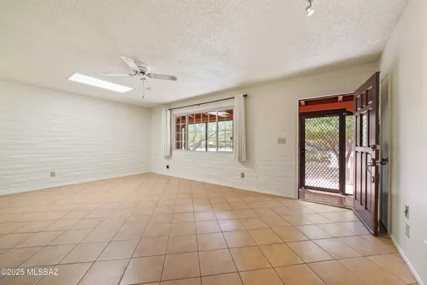 176 E Los Arcos, Green Valley, AZ 85614