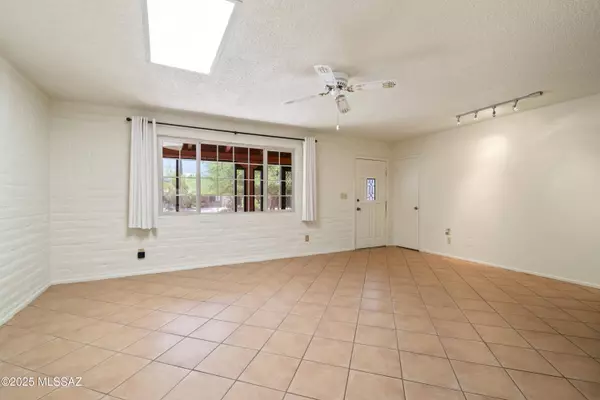 176 E Los Arcos, Green Valley, AZ 85614