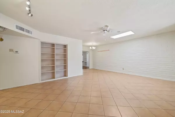 176 E Los Arcos, Green Valley, AZ 85614