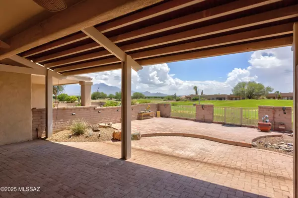 645 W Waterview Drive, Green Valley, AZ 85614