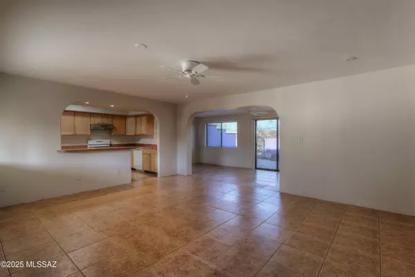 511 S Paseo Lazo Circle, Green Valley, AZ 85614