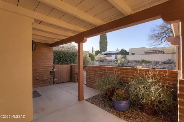 511 S Paseo Lazo Circle, Green Valley, AZ 85614