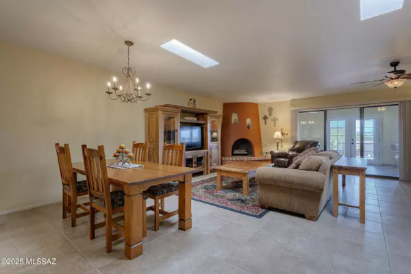 1563 W Via De La Gloria, Green Valley, AZ 85622