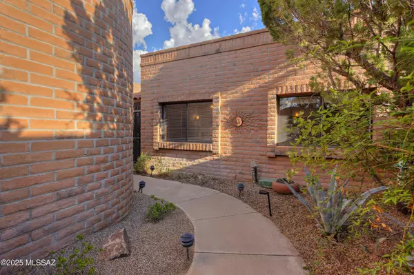 1563 W Via De La Gloria, Green Valley, AZ 85622