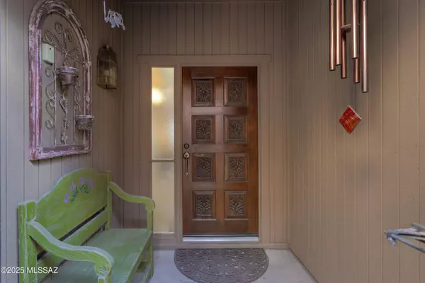 1563 W Via De La Gloria, Green Valley, AZ 85622