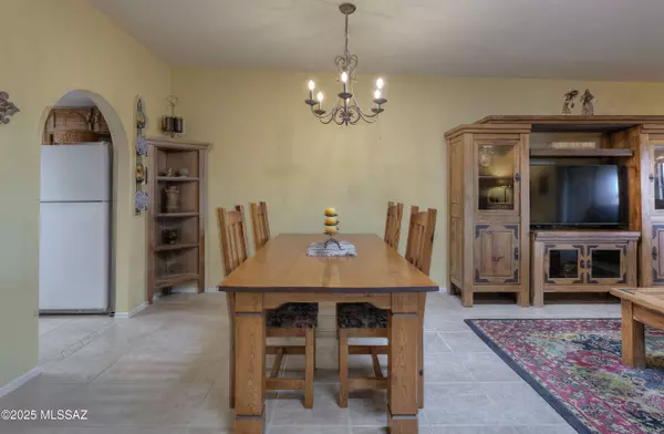 1563 W Via De La Gloria, Green Valley, AZ 85622