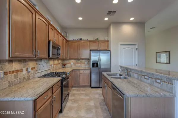 5941 S Meadow Hills LOOP, Green Valley, AZ 85622