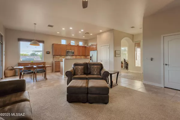 5941 S Meadow Hills LOOP, Green Valley, AZ 85622