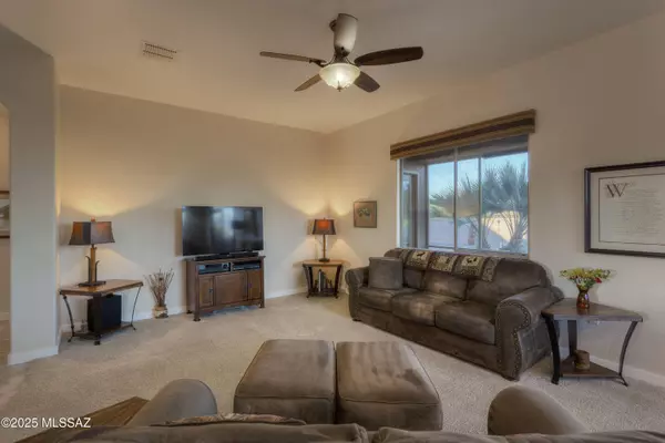 5941 S Meadow Hills LOOP, Green Valley, AZ 85622