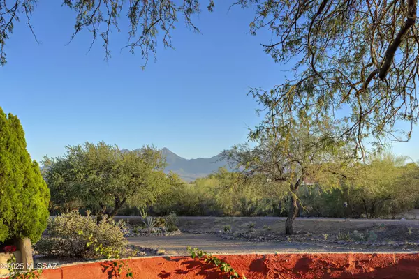 1143 W Circulo Del Sur, Green Valley, AZ 85614