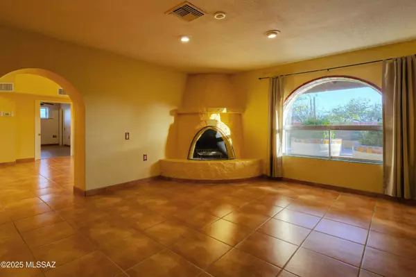 1143 W Circulo Del Sur, Green Valley, AZ 85614