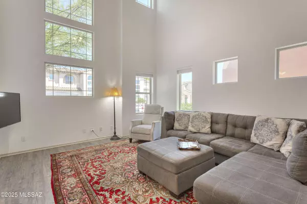 103 W Camino Rio Chiquito, Sahuarita, AZ 85629