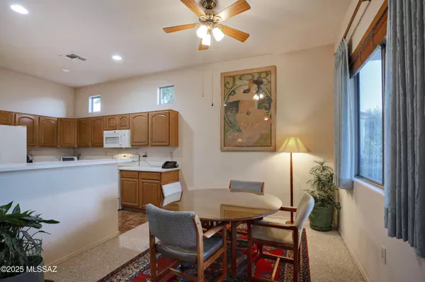 56 N Cape Royal DR, Green Valley, AZ 85614