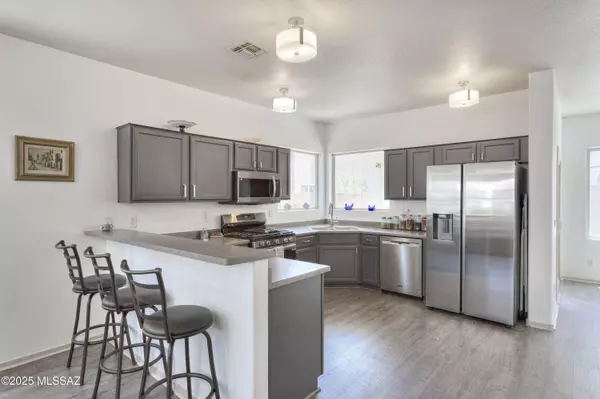 103 W Camino Rio Chiquito, Sahuarita, AZ 85629