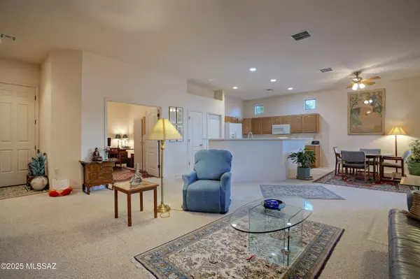 56 N Cape Royal DR, Green Valley, AZ 85614