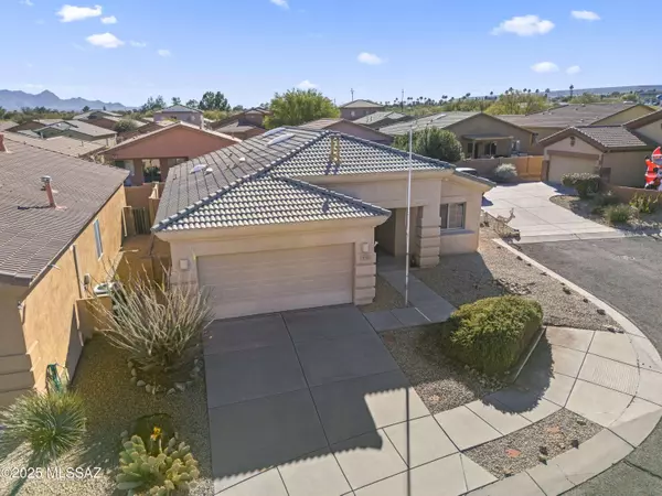 72 E Calle Del Capullo, Green Valley, AZ 85614