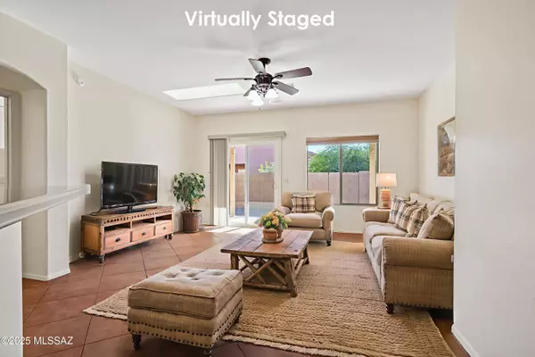 72 E Calle Del Capullo, Green Valley, AZ 85614