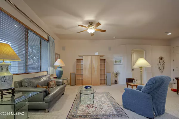 56 N Cape Royal DR, Green Valley, AZ 85614