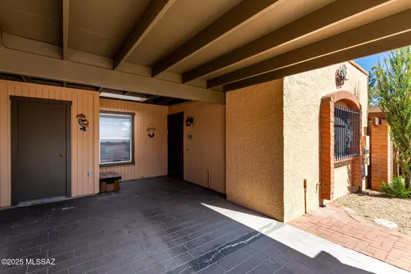 1306 W Camino Lucientes, Green Valley, AZ 85622