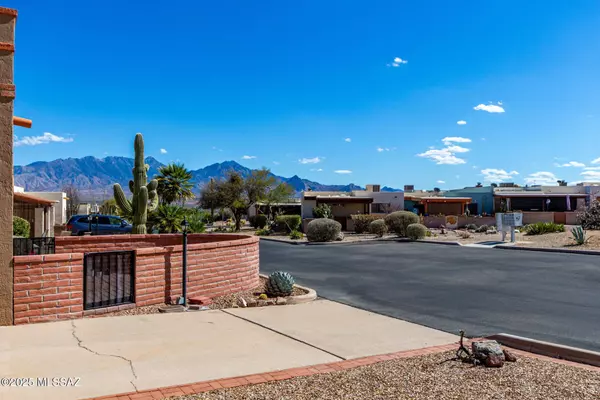 1306 W Camino Lucientes, Green Valley, AZ 85622