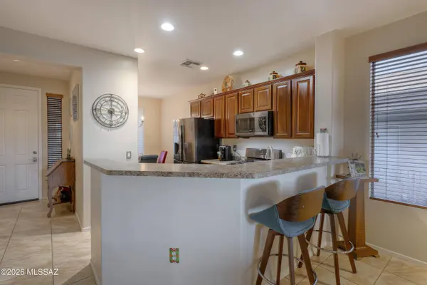 542 W Astruc DR, Green Valley, AZ 85614