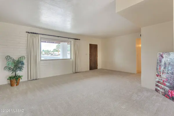 921 S Abrego DR, Green Valley, AZ 85614