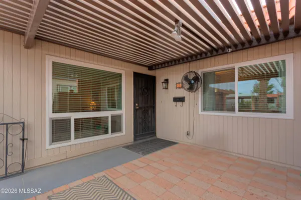 365 W Calle De La Amistad, Green Valley, AZ 85614