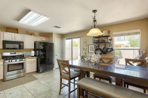 66 W Calle Sauco, Sahuarita, AZ 85629