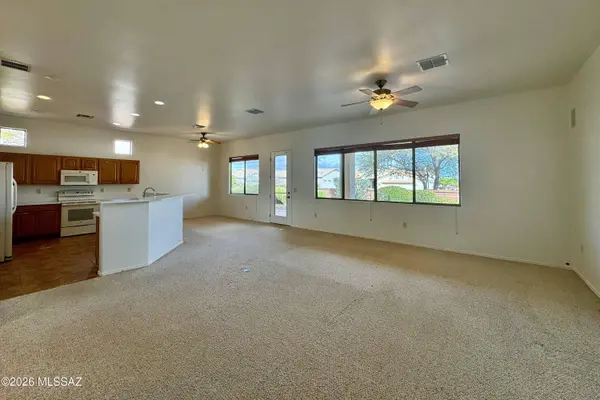 56 N Cape Royal Dr, Green Valley, AZ 85614