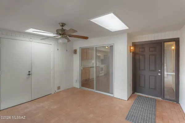 77 W Calle Del Lago, Green Valley, AZ 85614