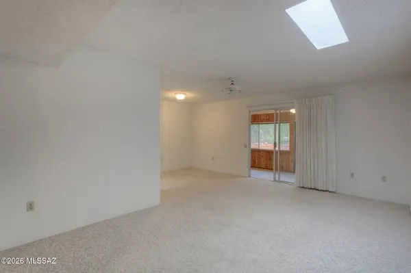 77 W Calle Del Lago, Green Valley, AZ 85614
