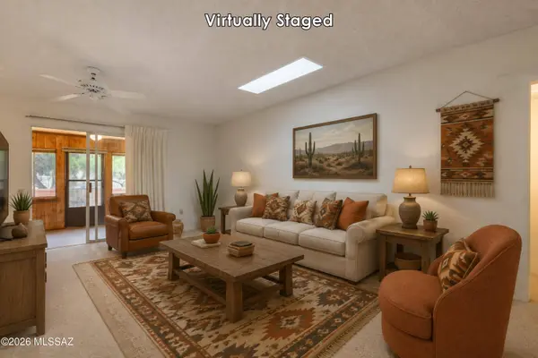 77 W Calle Del Lago, Green Valley, AZ 85614