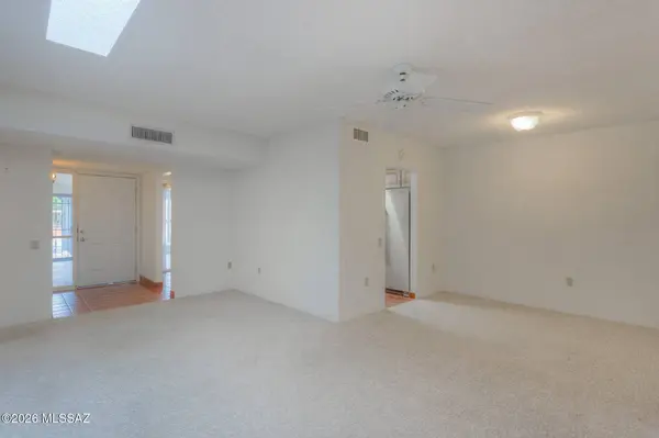 77 W Calle Del Lago, Green Valley, AZ 85614