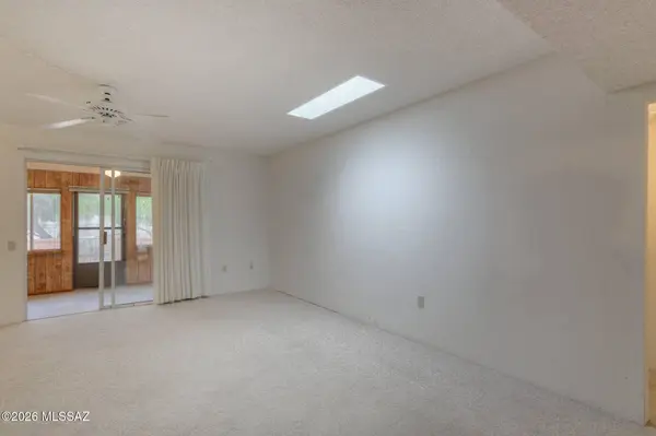 77 W Calle Del Lago, Green Valley, AZ 85614
