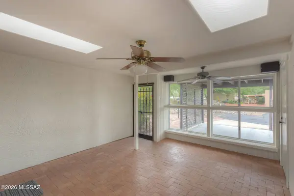 77 W Calle Del Lago, Green Valley, AZ 85614