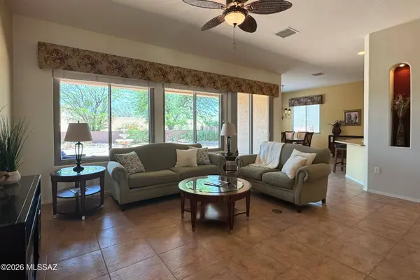 433 N Mountain Brook Dr, Green Valley, AZ 85614