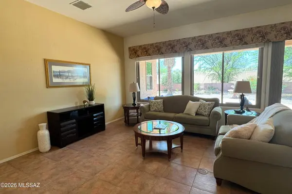 433 N Mountain Brook Dr, Green Valley, AZ 85614