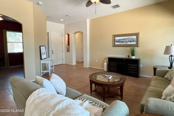 433 N Mountain Brook Dr, Green Valley, AZ 85614