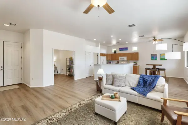 56 N Cape Royal Dr, Green Valley, AZ 85614