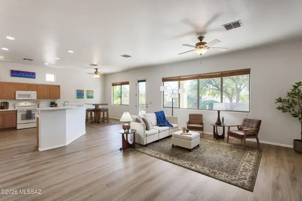 56 N Cape Royal Dr, Green Valley, AZ 85614