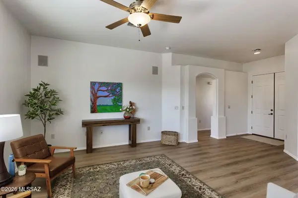 56 N Cape Royal Dr, Green Valley, AZ 85614