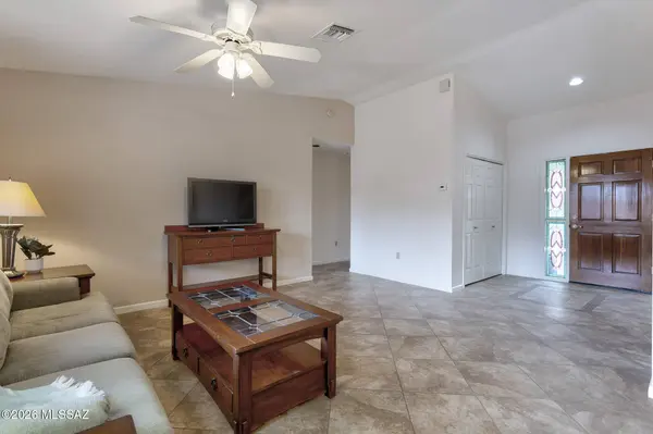 850 W Belltower Dr, Green Valley, AZ 85614