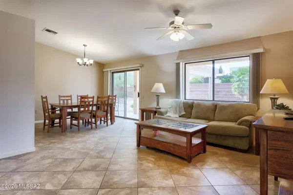 850 W Belltower Dr, Green Valley, AZ 85614