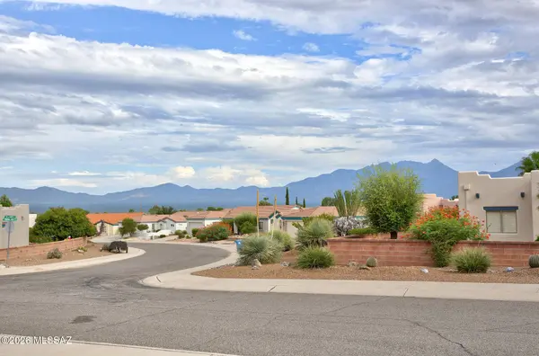 850 W Belltower Dr, Green Valley, AZ 85614