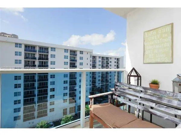 7501 E Treasure Dr #8C, North Bay Village, FL 33141