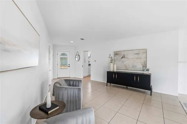 530 SAINT ANDREWS DR, Sarasota, FL 34243