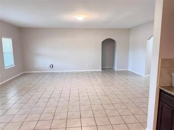 542 Clearlake Drive, Waxahachie, TX 75165