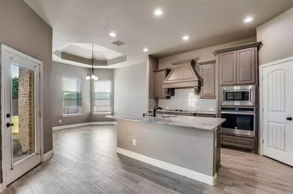 430 Hillstone Drive, Midlothian, TX 76065