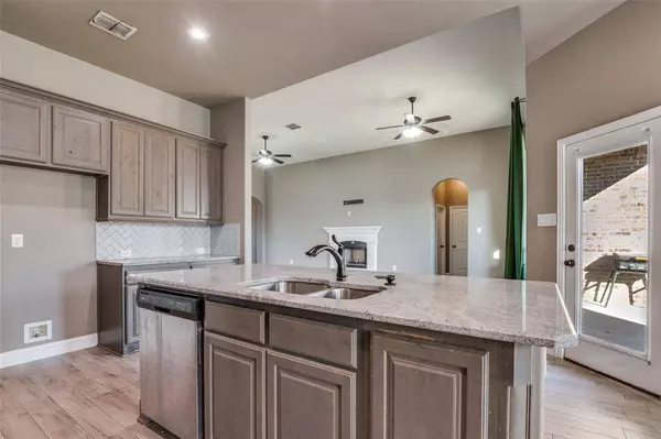 430 Hillstone Drive, Midlothian, TX 76065